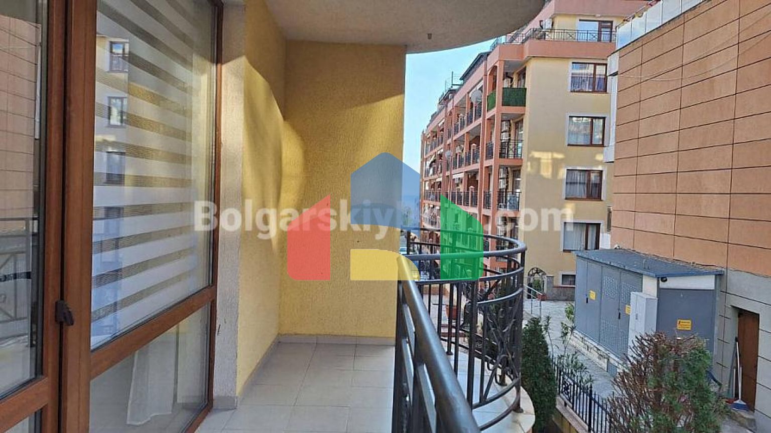 Двухкомнатаная квартира в Сияна