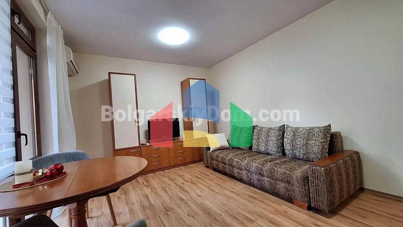 Двухкомнатаная квартира в Сияна