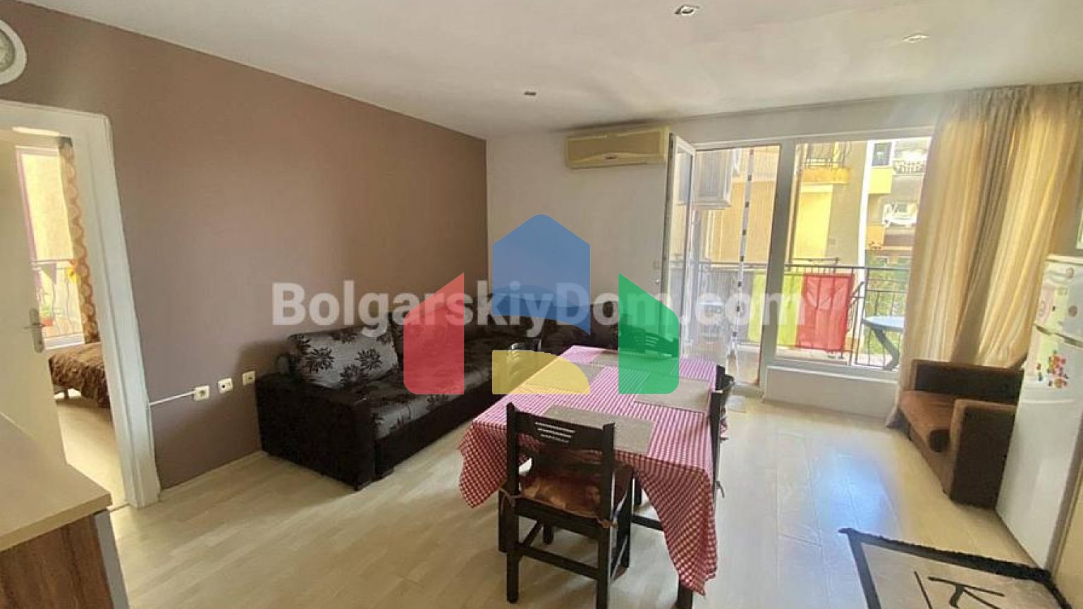 Трехкомнатная квартира в Сансет