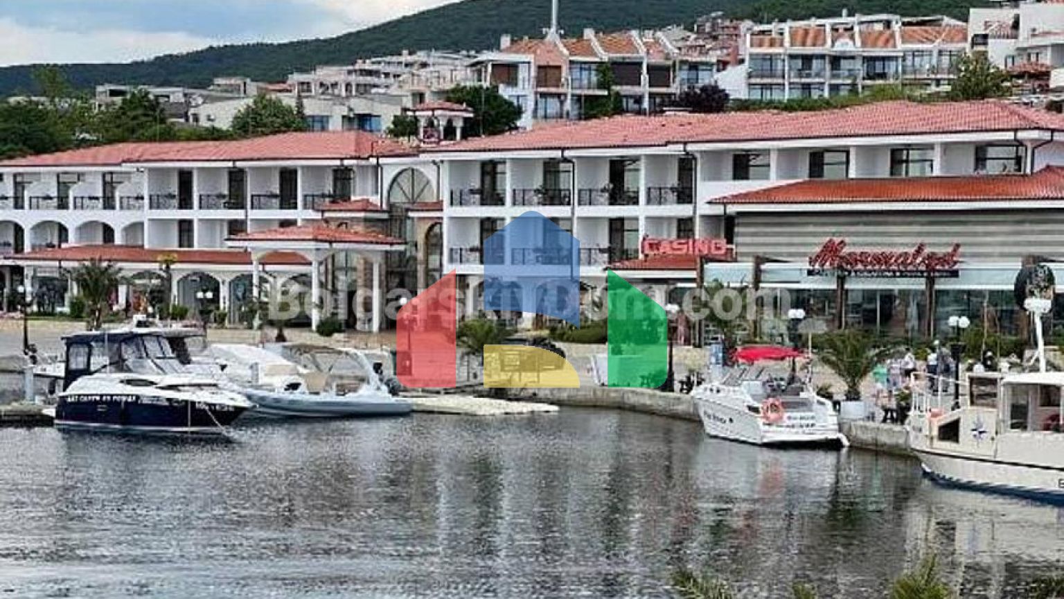 Трехкомнатная квартира в Сансет