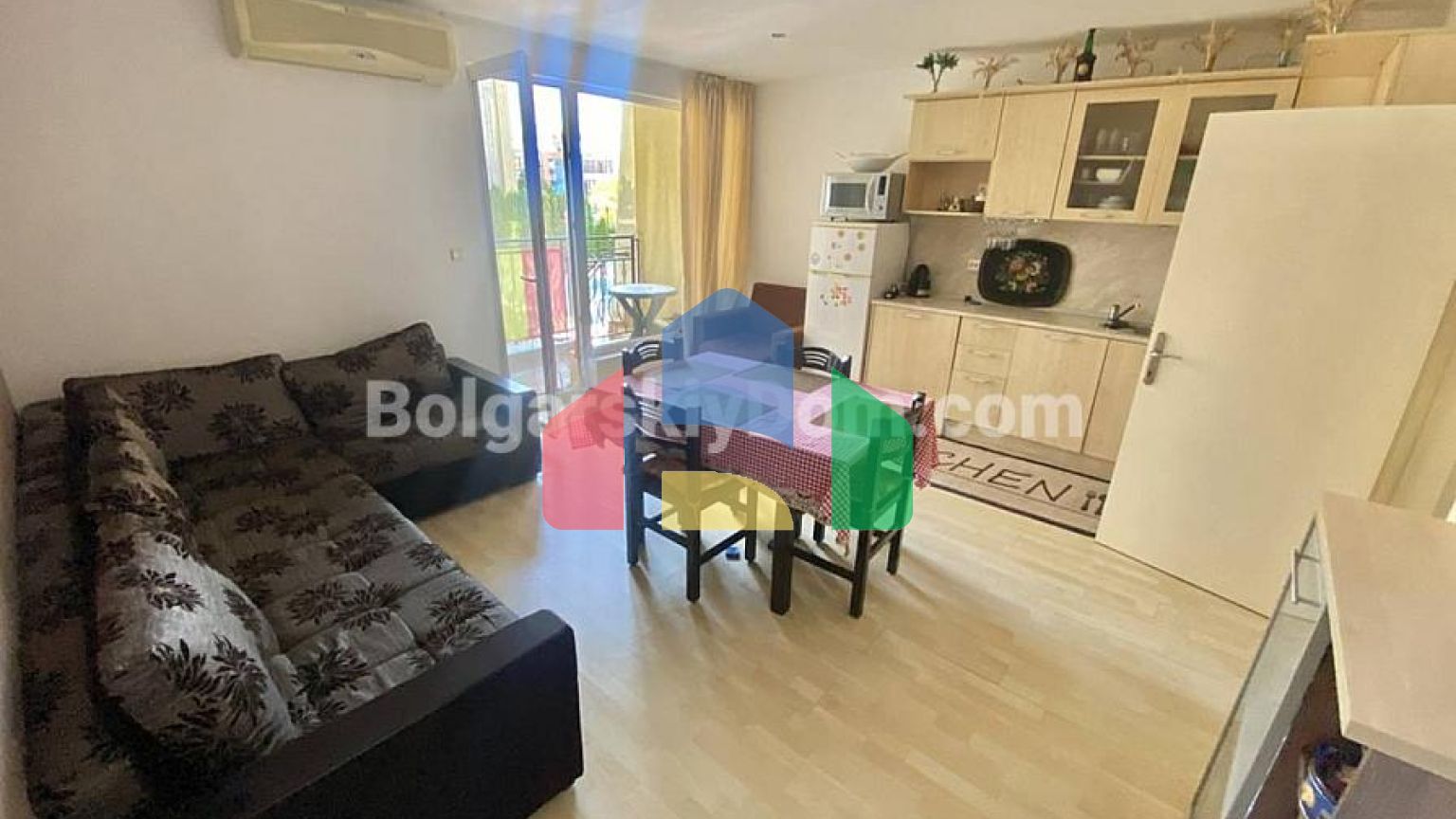 Трехкомнатная квартира в Сансет