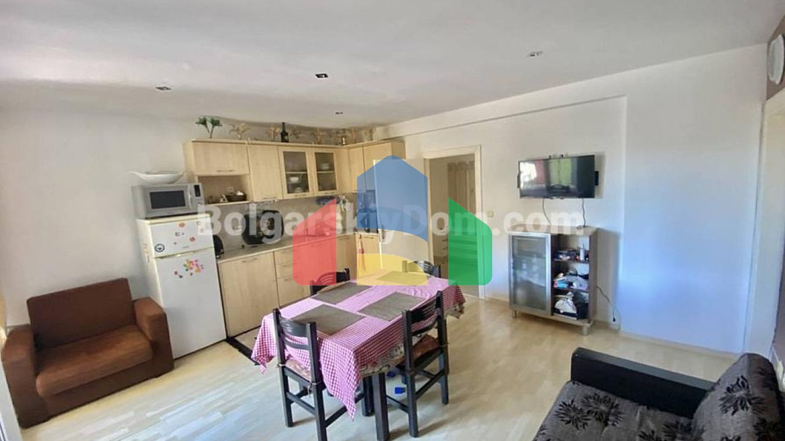 Трехкомнатная квартира в Сансет