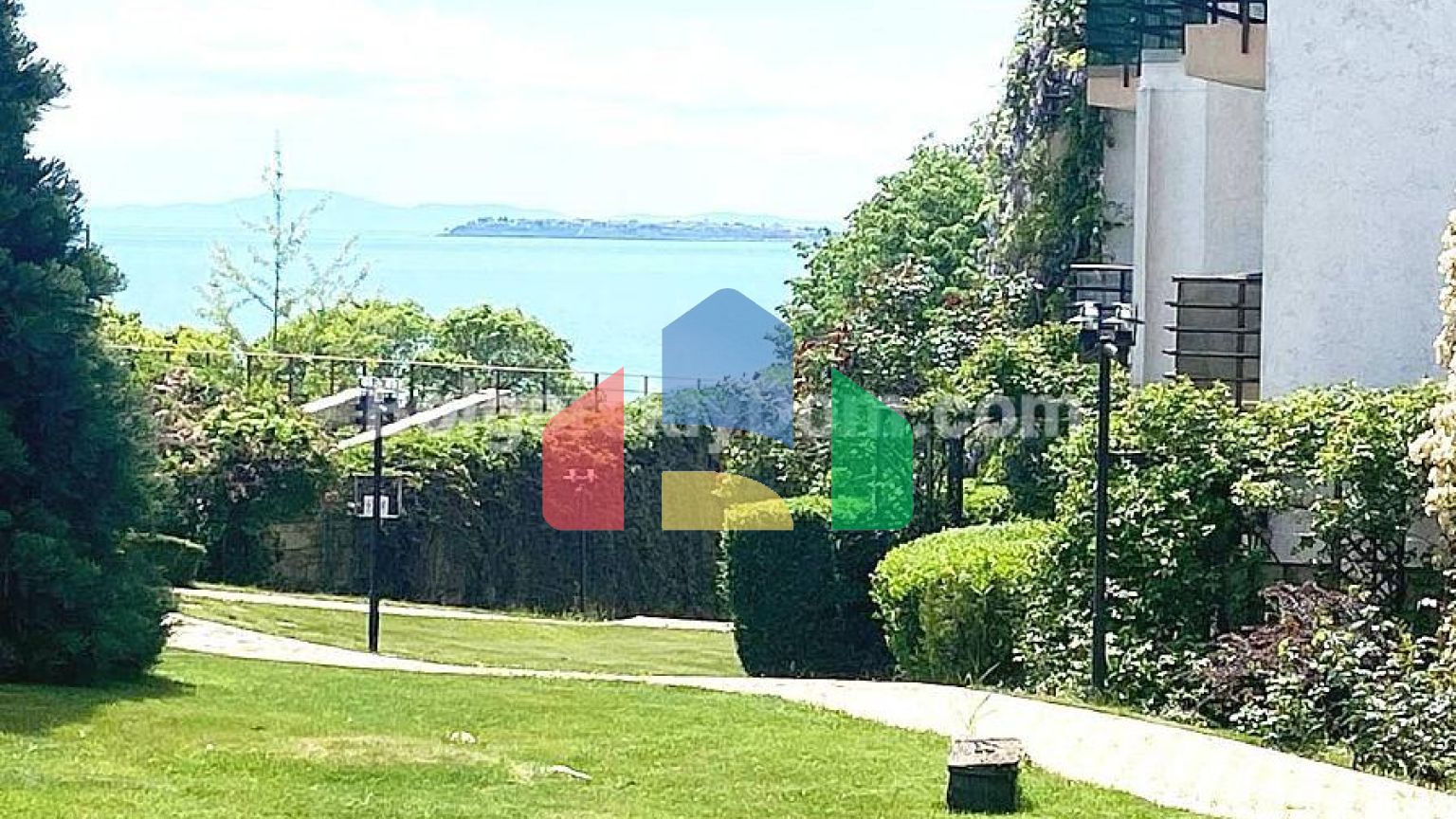 Двухкомнатная квартира в Диамант