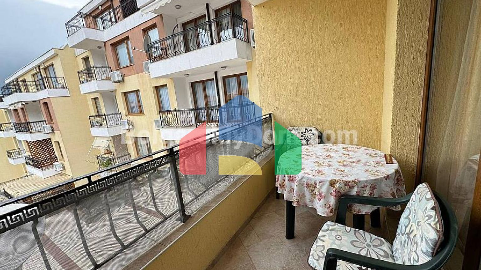 Трехкомнатная квартира в Райский Сад