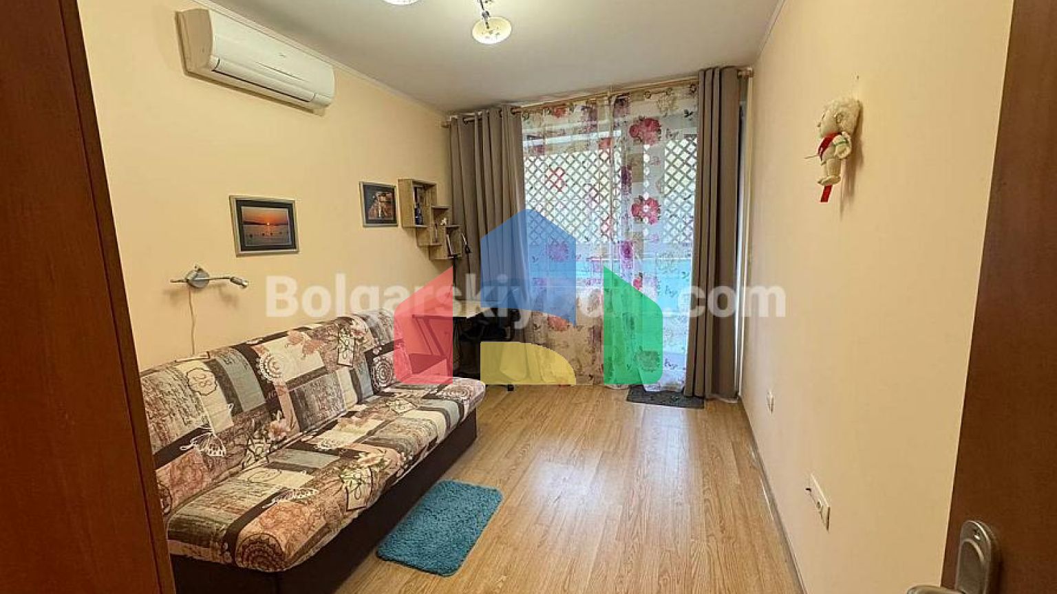 Трехкомнатная квартира в Райский Сад