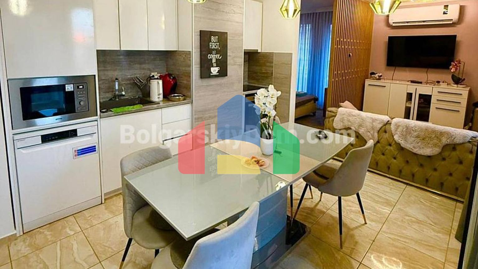 Двухкомнатный пентхаус в Порто Парадизо