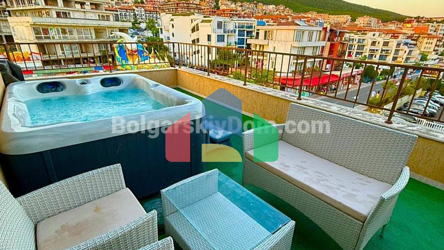 Двухкомнатный пентхаус в Порто Парадизо