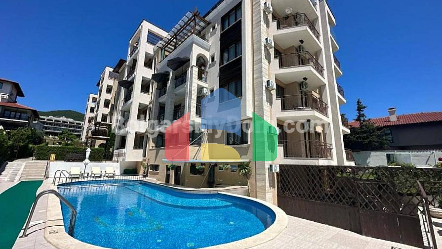 Двухкомнатный пентхаус в Порто Парадизо