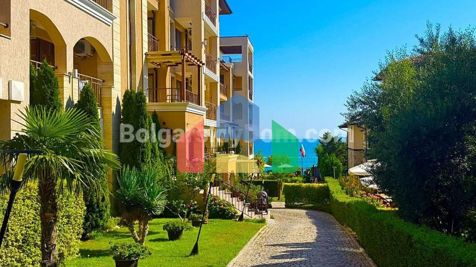 Двухкомнатный пентхаус в Порто Парадизо