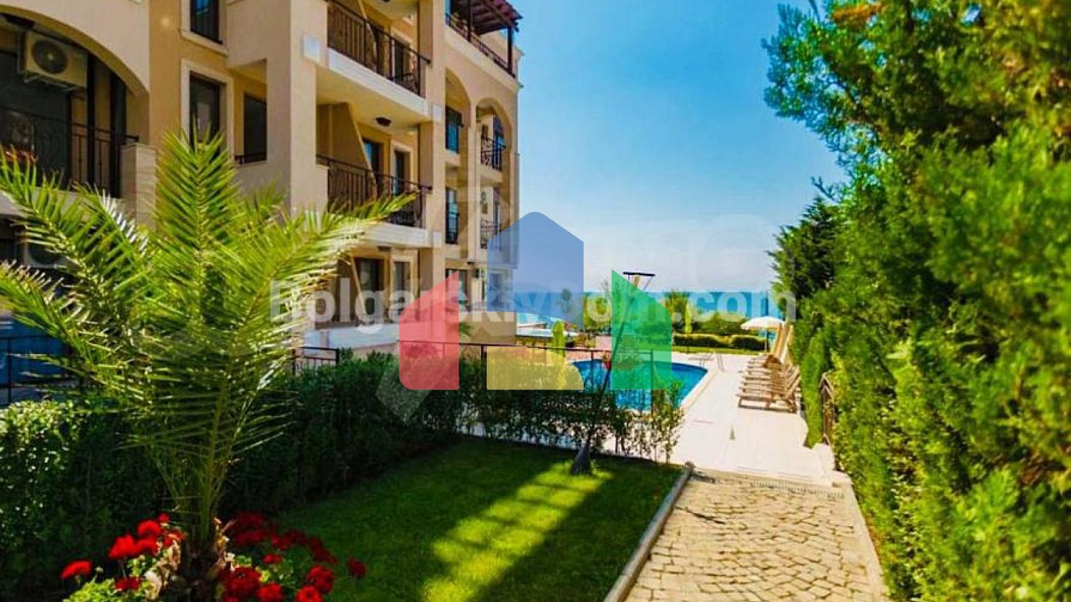 Двухкомнатный пентхаус в Порто Парадизо