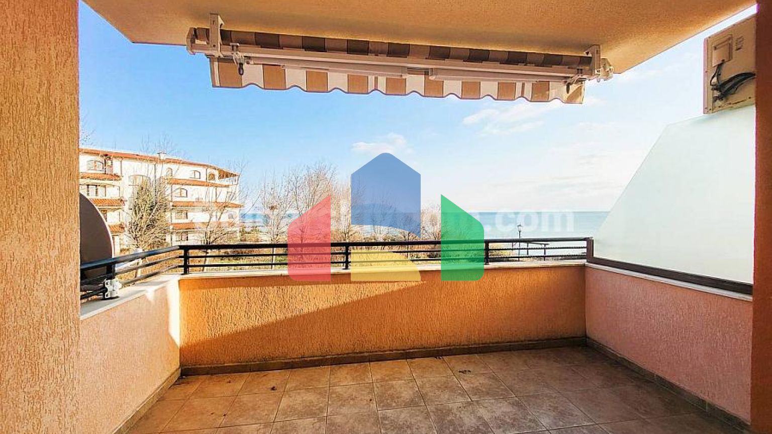 Трехкомнатная квартира в Коастал Дримс