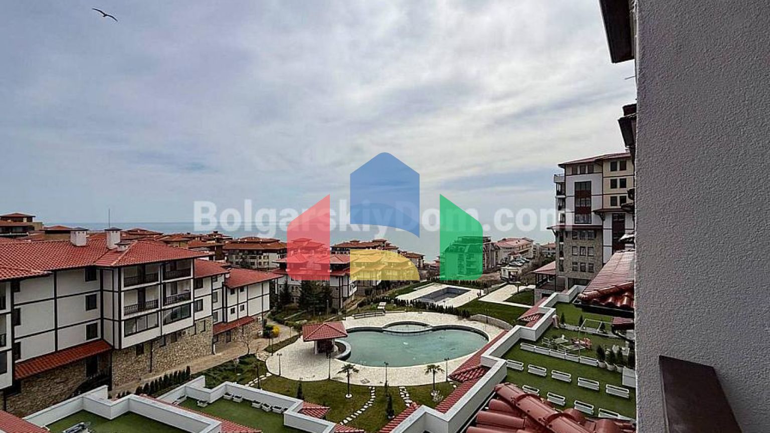 Квартира-студия в Этера 4