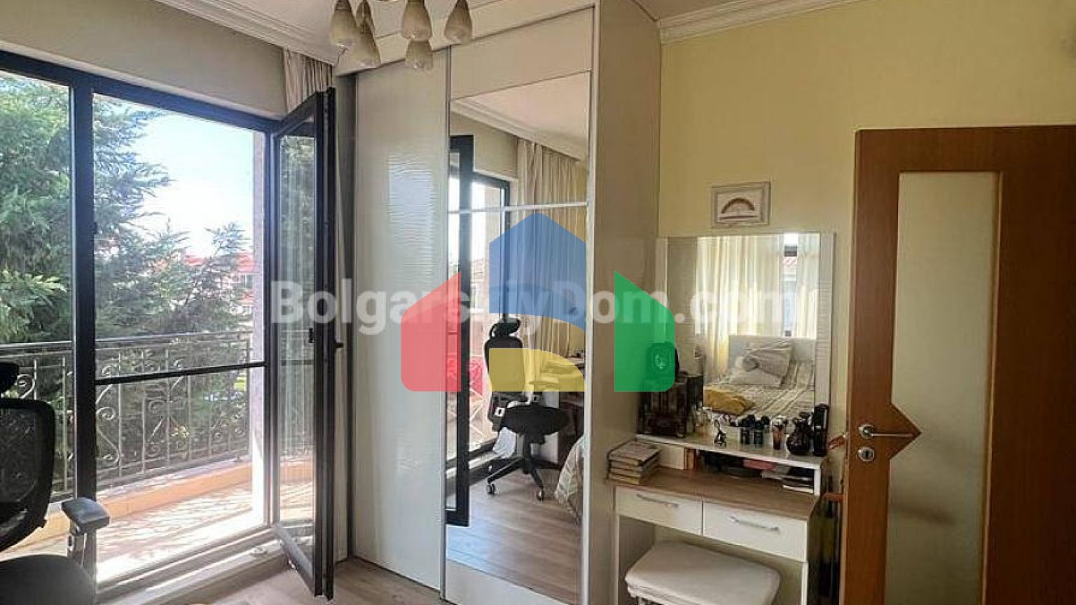 Двоповерховий будинок в Вікторія Резиденс