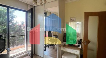 Двоповерховий будинок в Вікторія Резиденс