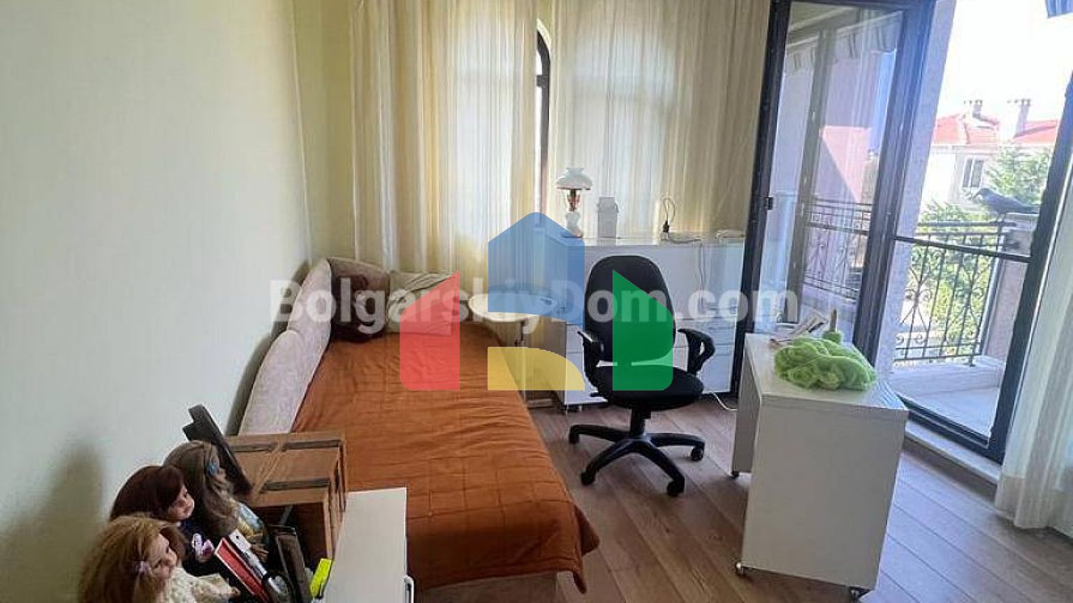 Двоповерховий будинок в Вікторія Резиденс