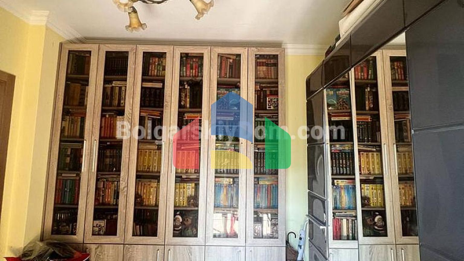 Двоповерховий будинок в Вікторія Резиденс