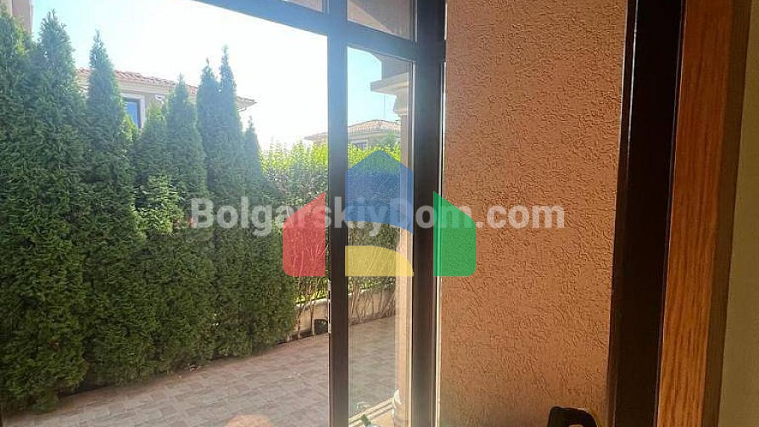 Двоповерховий будинок в Вікторія Резиденс