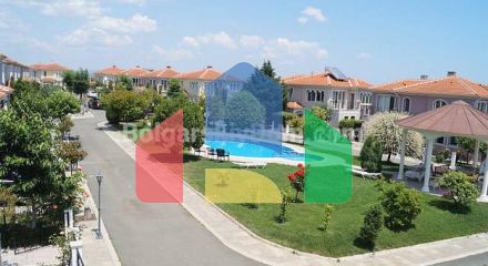 Двоповерховий будинок в Вікторія Резиденс