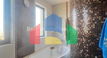 Двоповерховий будинок в Вікторія Резиденс