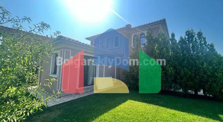 Двоповерховий будинок в Вікторія Резиденс