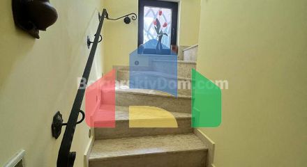 Двоповерховий будинок в Вікторія Резиденс