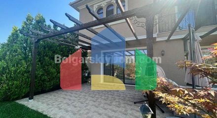 Двоповерховий будинок в Вікторія Резиденс