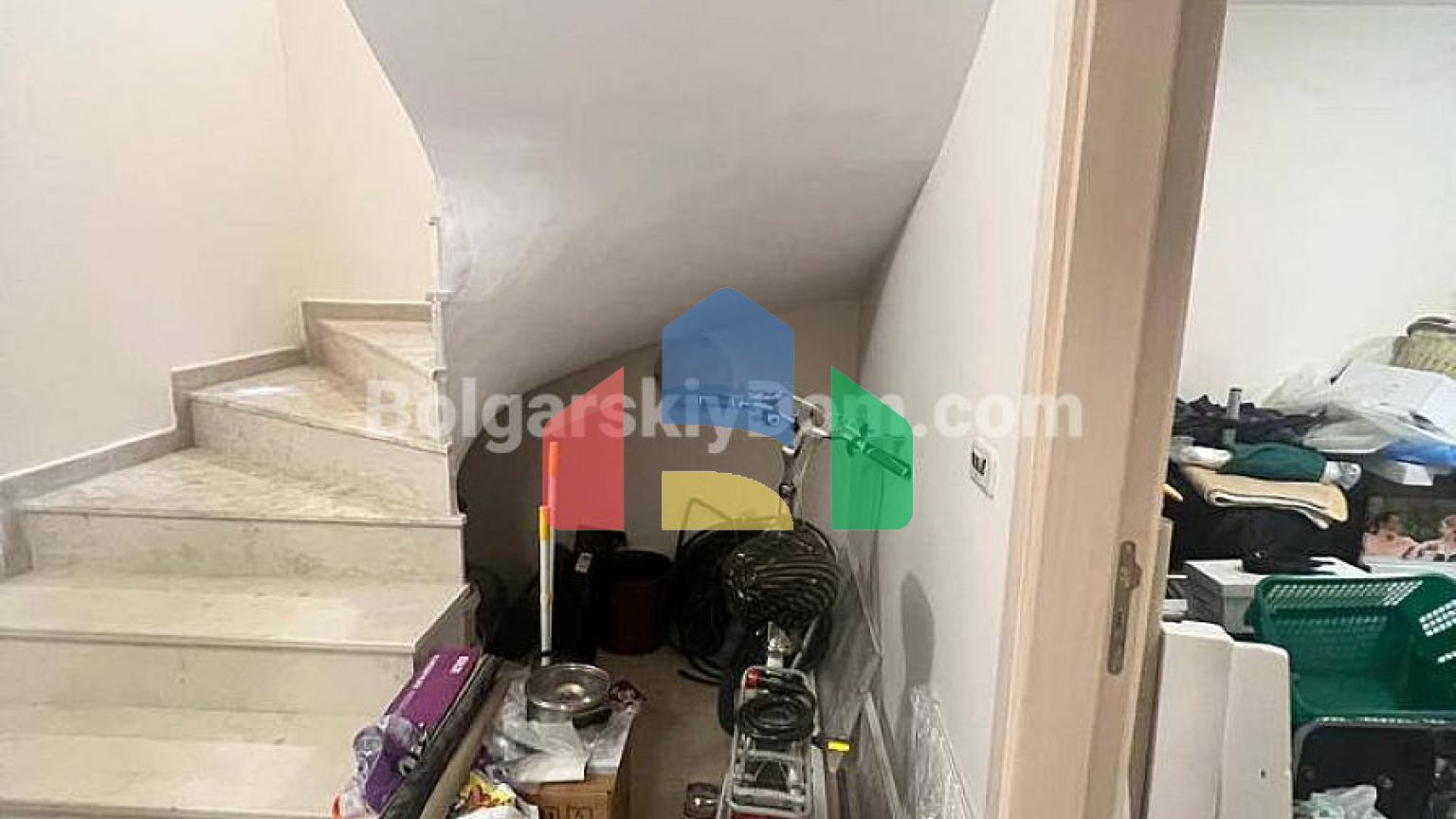 Двоповерховий будинок в Вікторія Резиденс