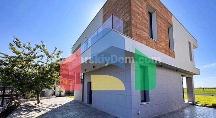 Будинок у Поморії