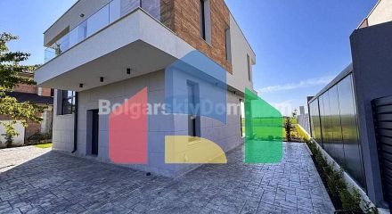 Будинок у Поморії