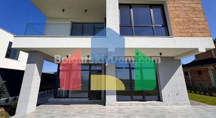 Будинок у Поморії