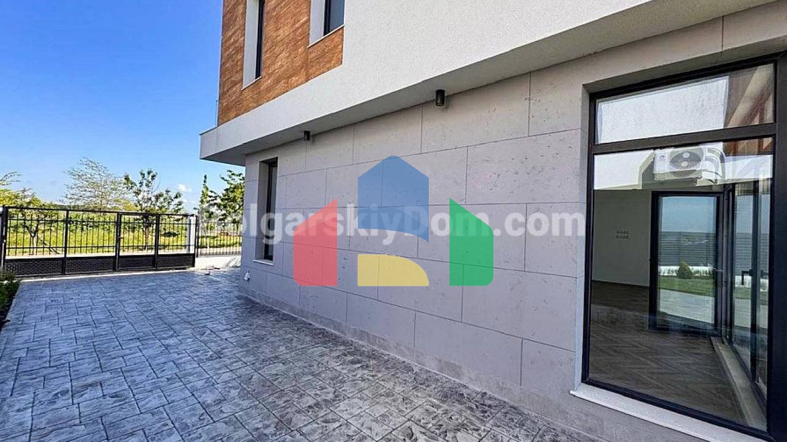 Будинок у Поморії