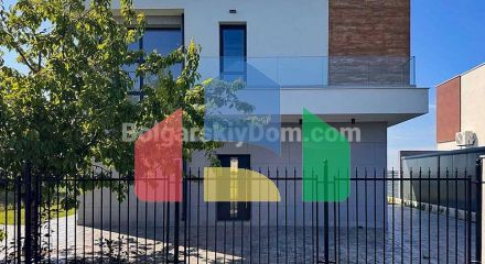 Будинок у Поморії