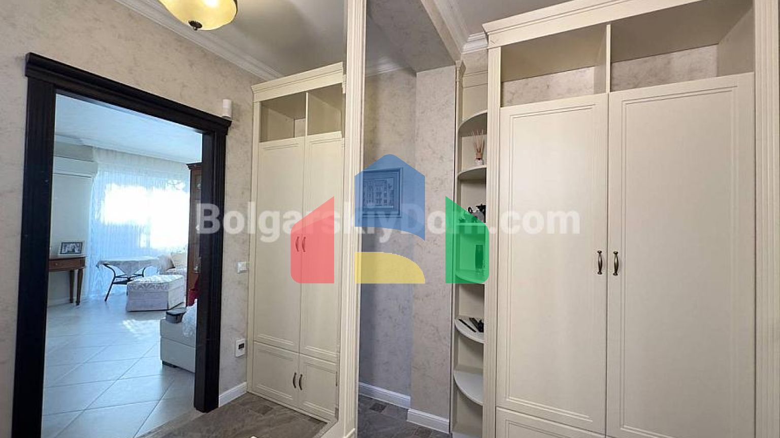 Двоповерховий будинок в Вікторія Резиденс