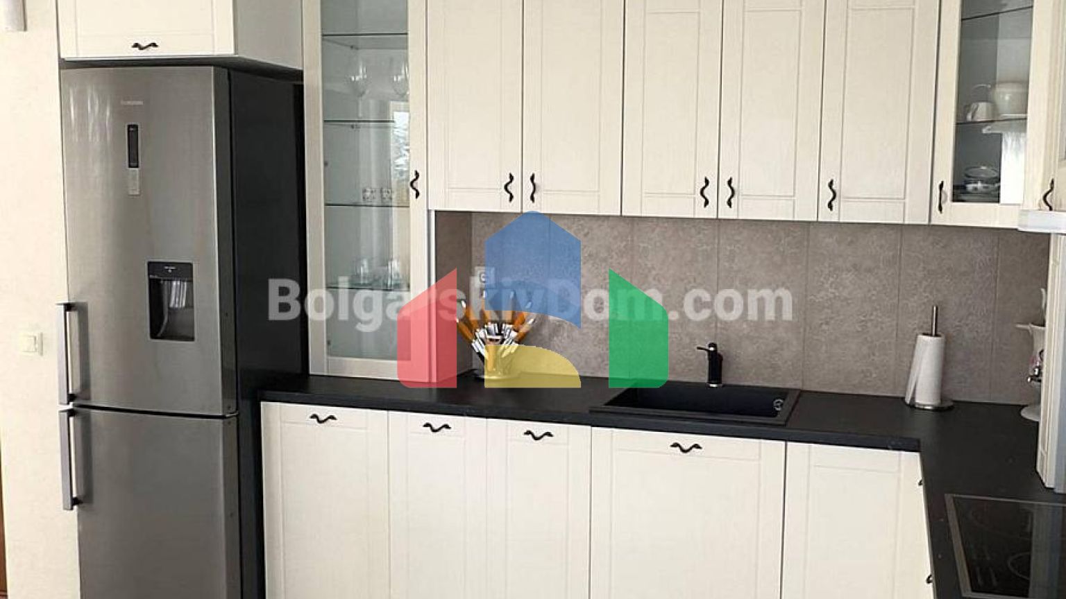 Двоповерховий будинок в Вікторія Резиденс