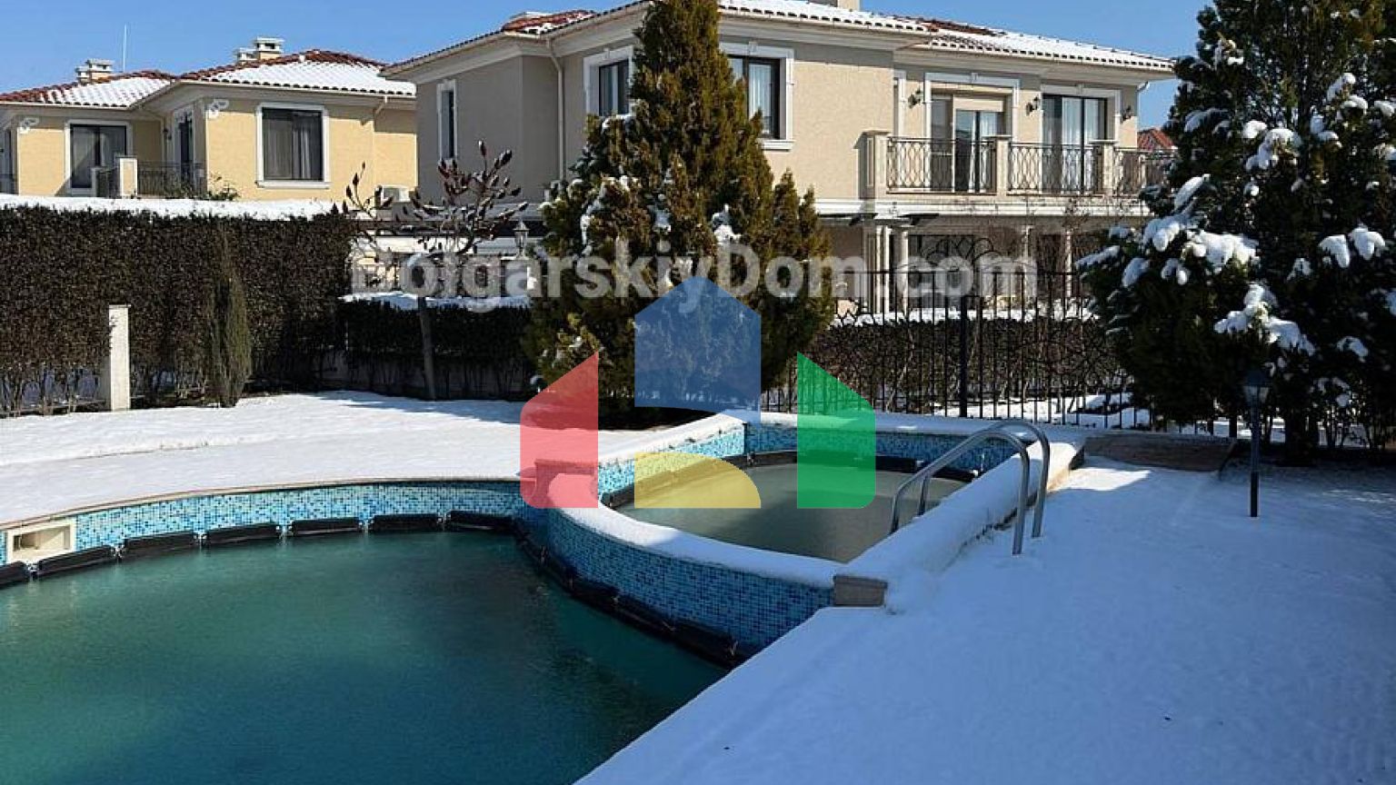 Двоповерховий будинок в Вікторія Резиденс