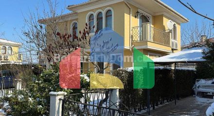 Двоповерховий будинок в Вікторія Резиденс