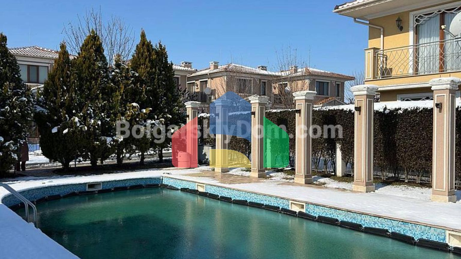 Двоповерховий будинок в Вікторія Резиденс