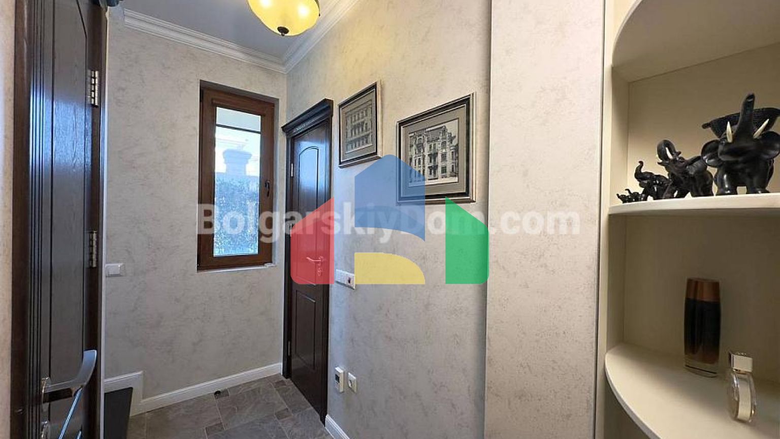 Двоповерховий будинок в Вікторія Резиденс