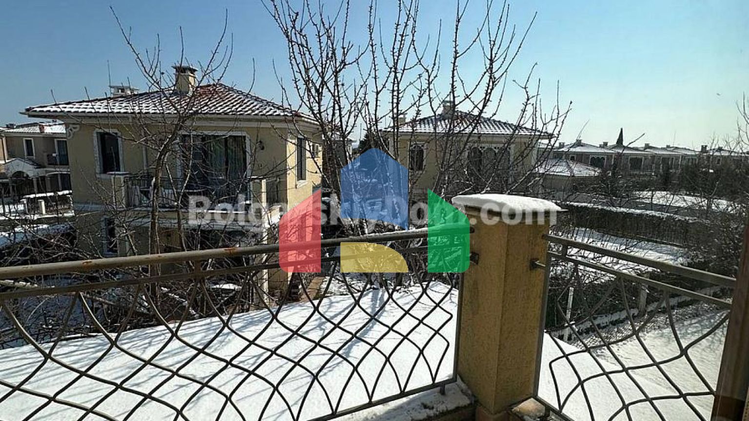 Двоповерховий будинок в Вікторія Резиденс