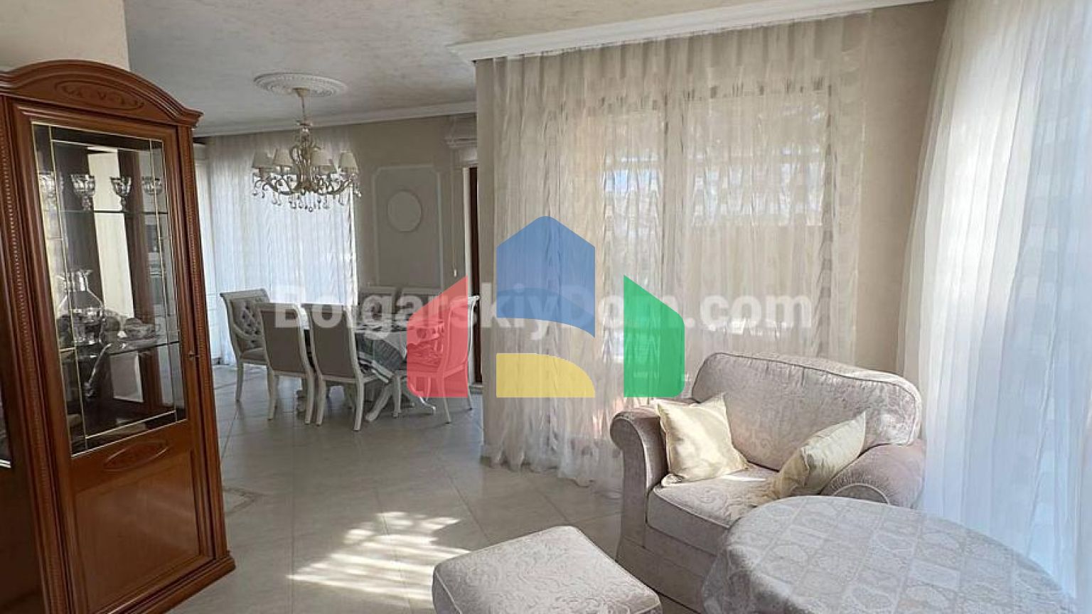 Двоповерховий будинок в Вікторія Резиденс