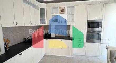 Двоповерховий будинок в Вікторія Резиденс