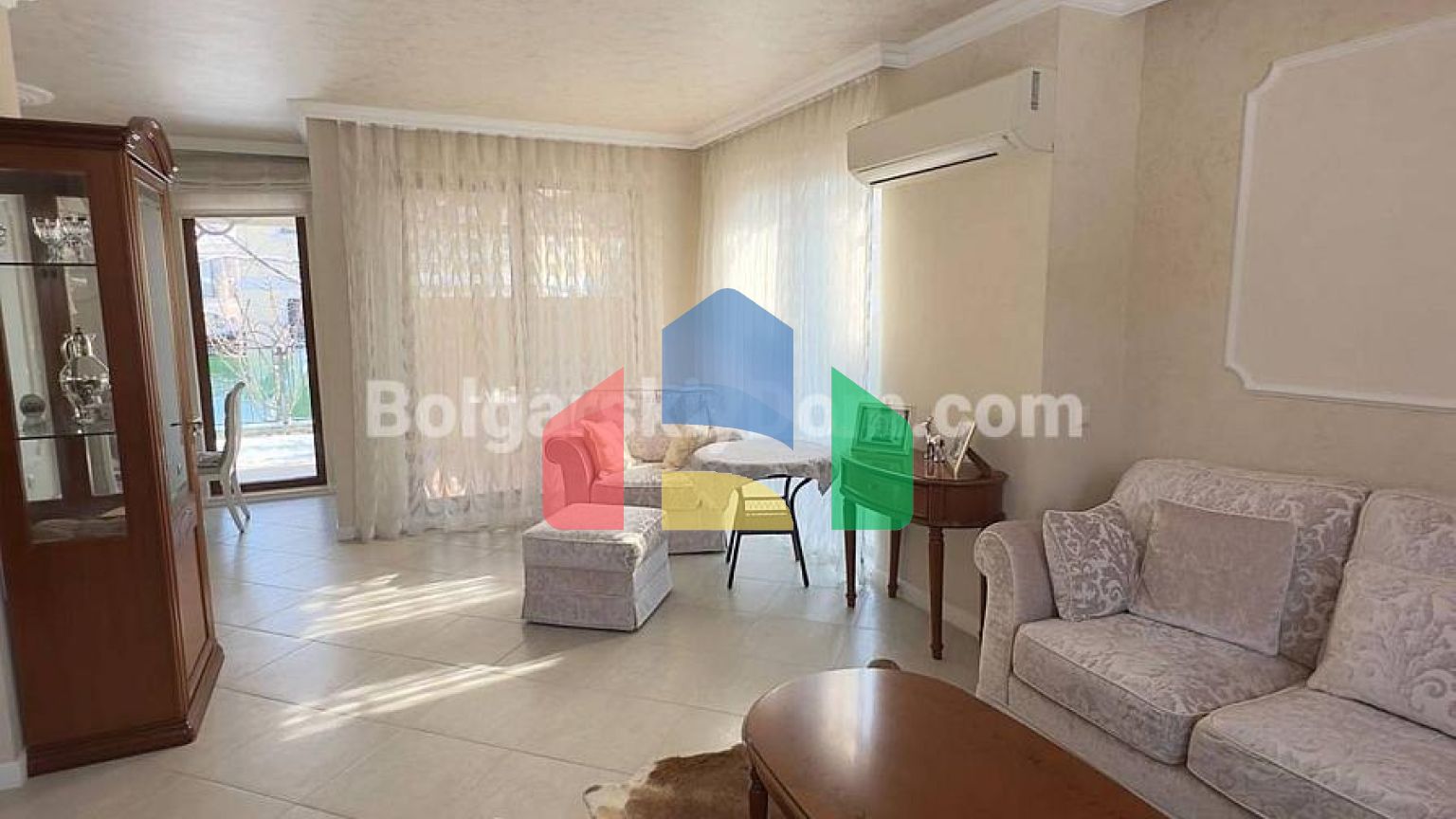 Двоповерховий будинок в Вікторія Резиденс