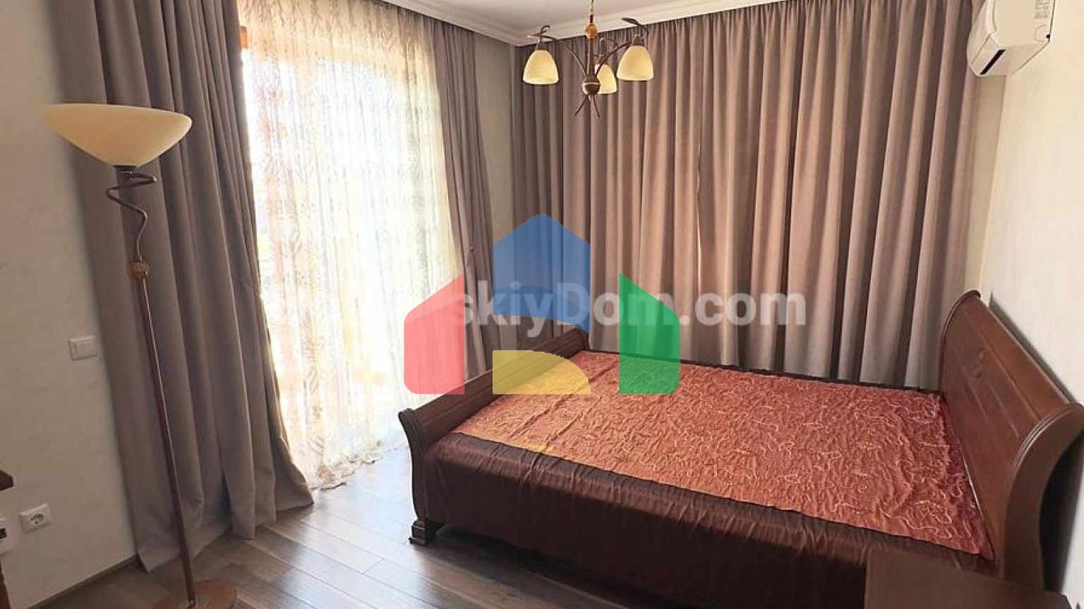 Двоповерховий будинок в Вікторія Резиденс