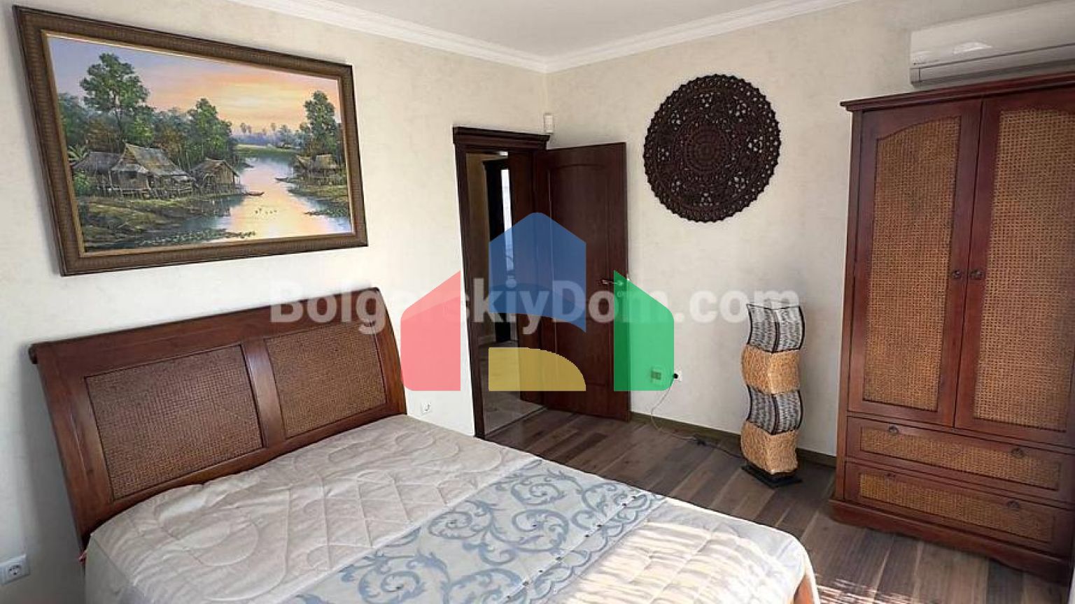 Двоповерховий будинок в Вікторія Резиденс