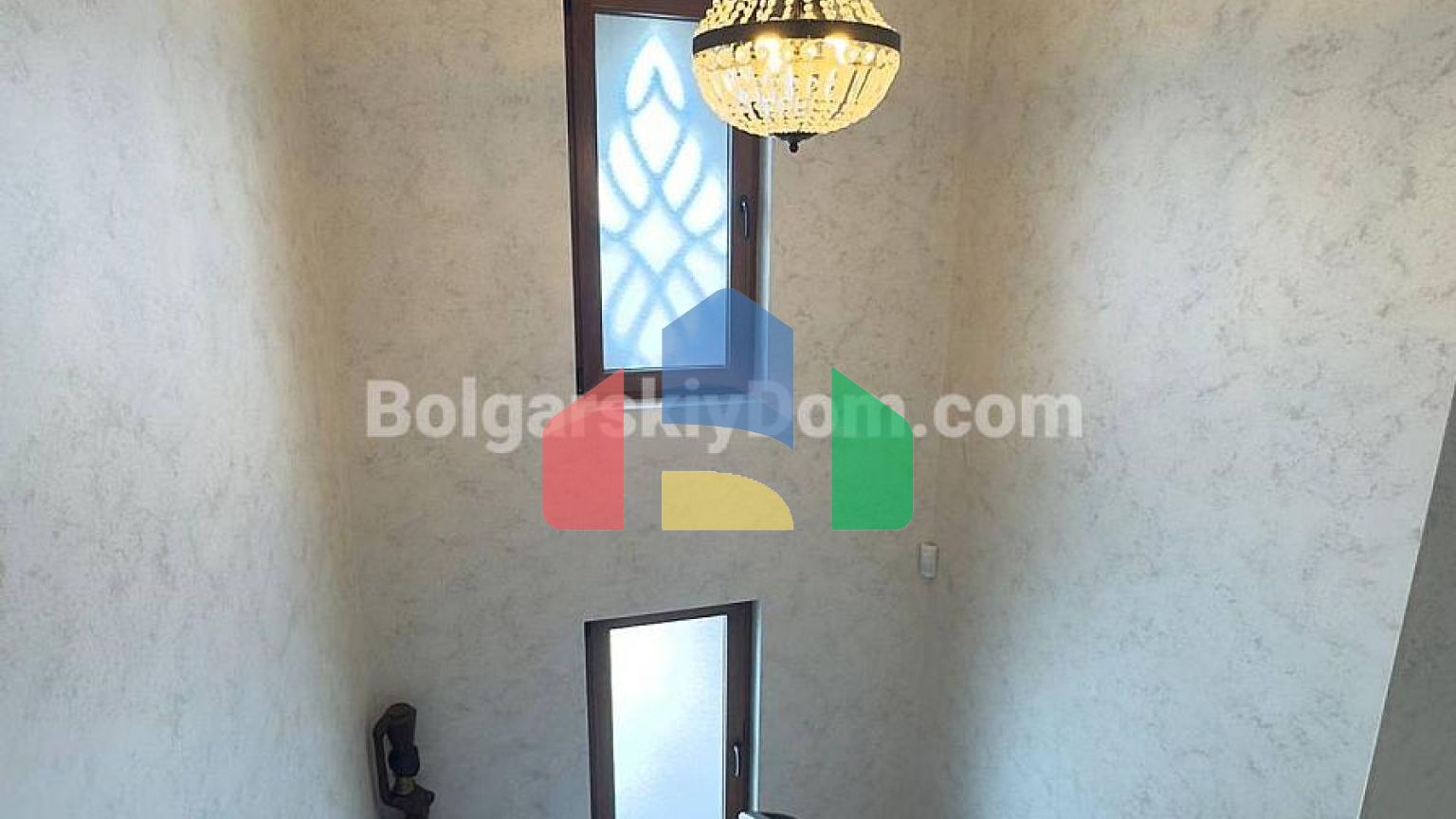 Двоповерховий будинок в Вікторія Резиденс