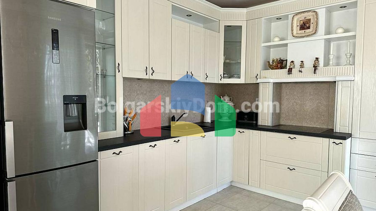 Двоповерховий будинок в Вікторія Резиденс