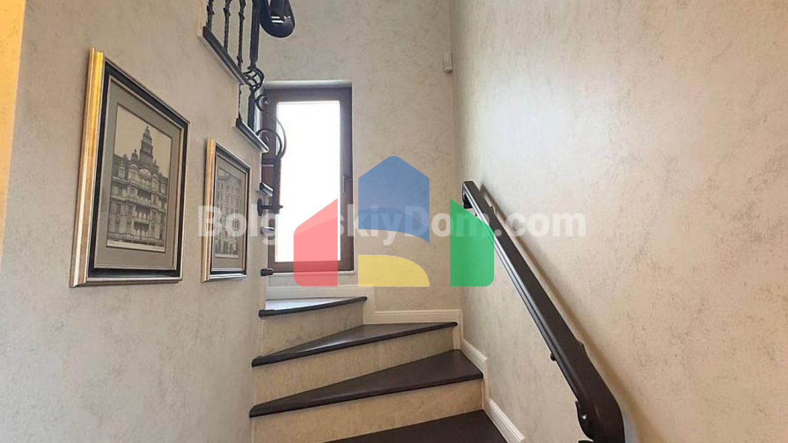 Двоповерховий будинок в Вікторія Резиденс