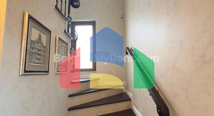 Двоповерховий будинок в Вікторія Резиденс