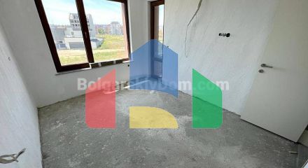 Двокімнатна квартира в Сакар