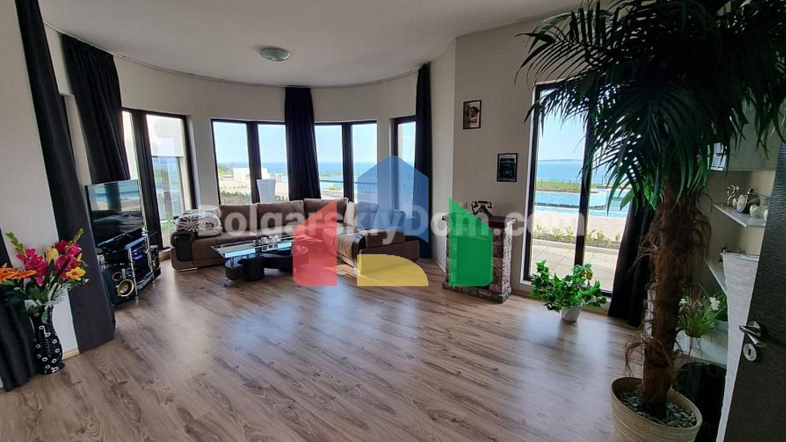 Трикімнатна квартира в Маджестік Сі Віллідж